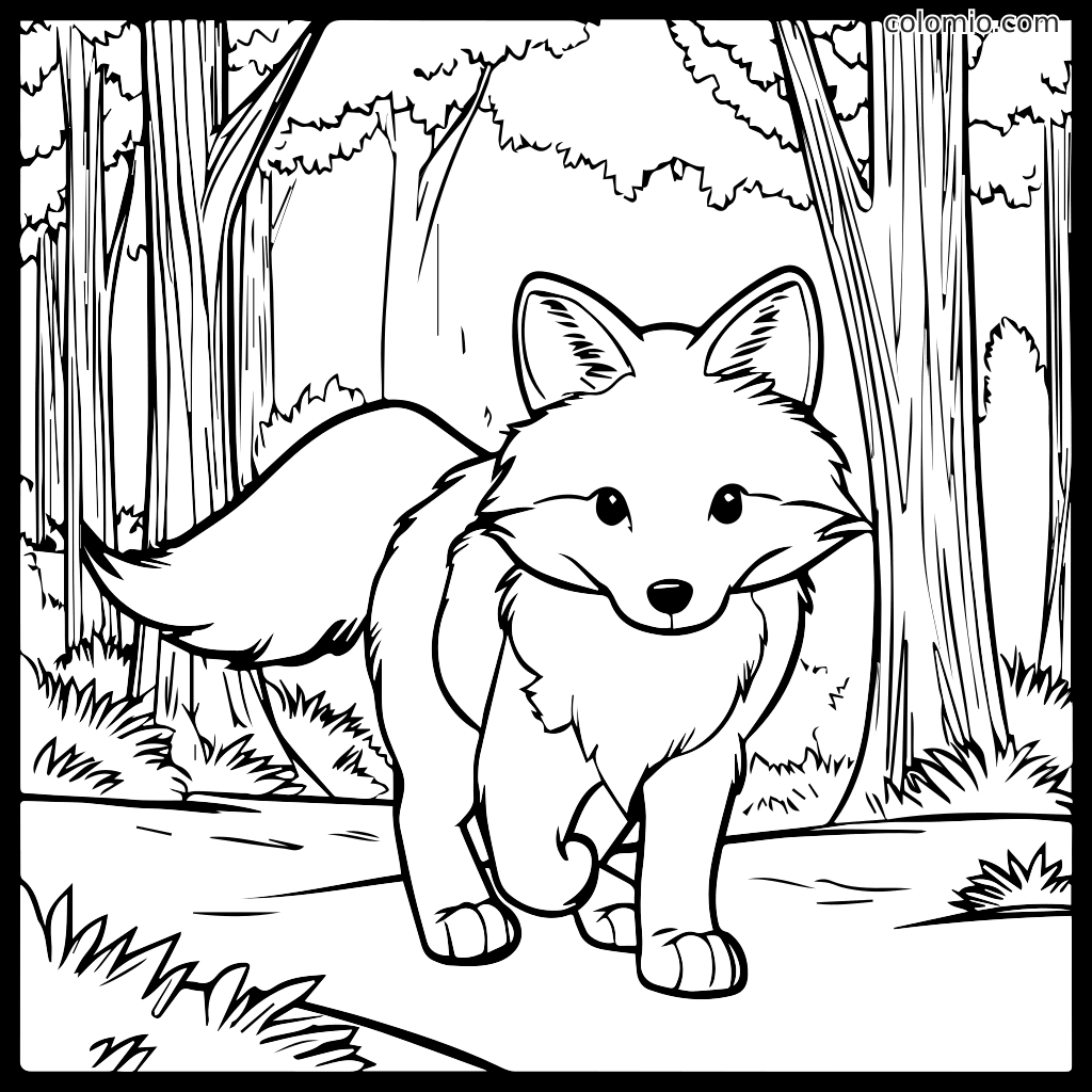 En søt rev som går langs en sti i skogen, omgitt av trær og gress.