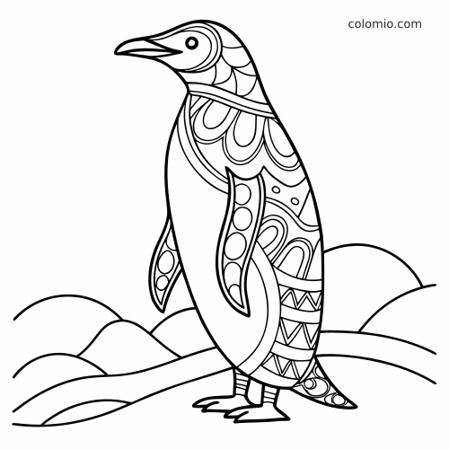 Stojący pingwin z wzorami zentangle na głowie, skrzydłach i tułowiu, pokazany z profilu na tle śnieżnych wzgórz.