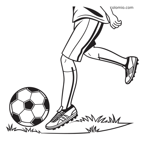Imagem em preto e branco das pernas de um jogador de futebol em pose de chute, com uma bola sobre a grama.
