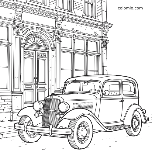 Une voiture ancienne détaillée est garée dans la rue devant un bâtiment ancien orné, avec de grandes fenêtres et une porte sculptée.